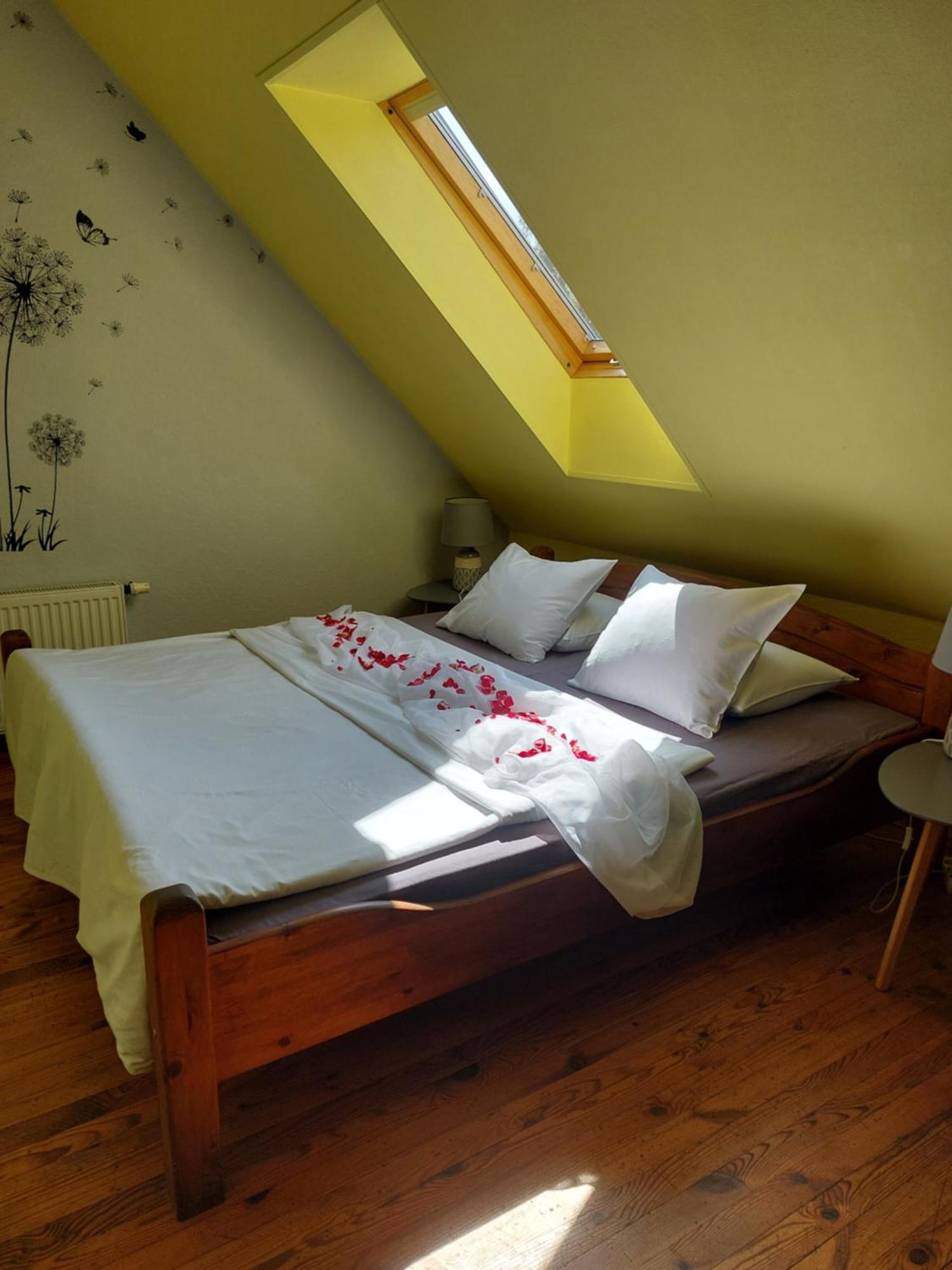 Jaun-Ievinas Hotel Rauna Eksteriør billede